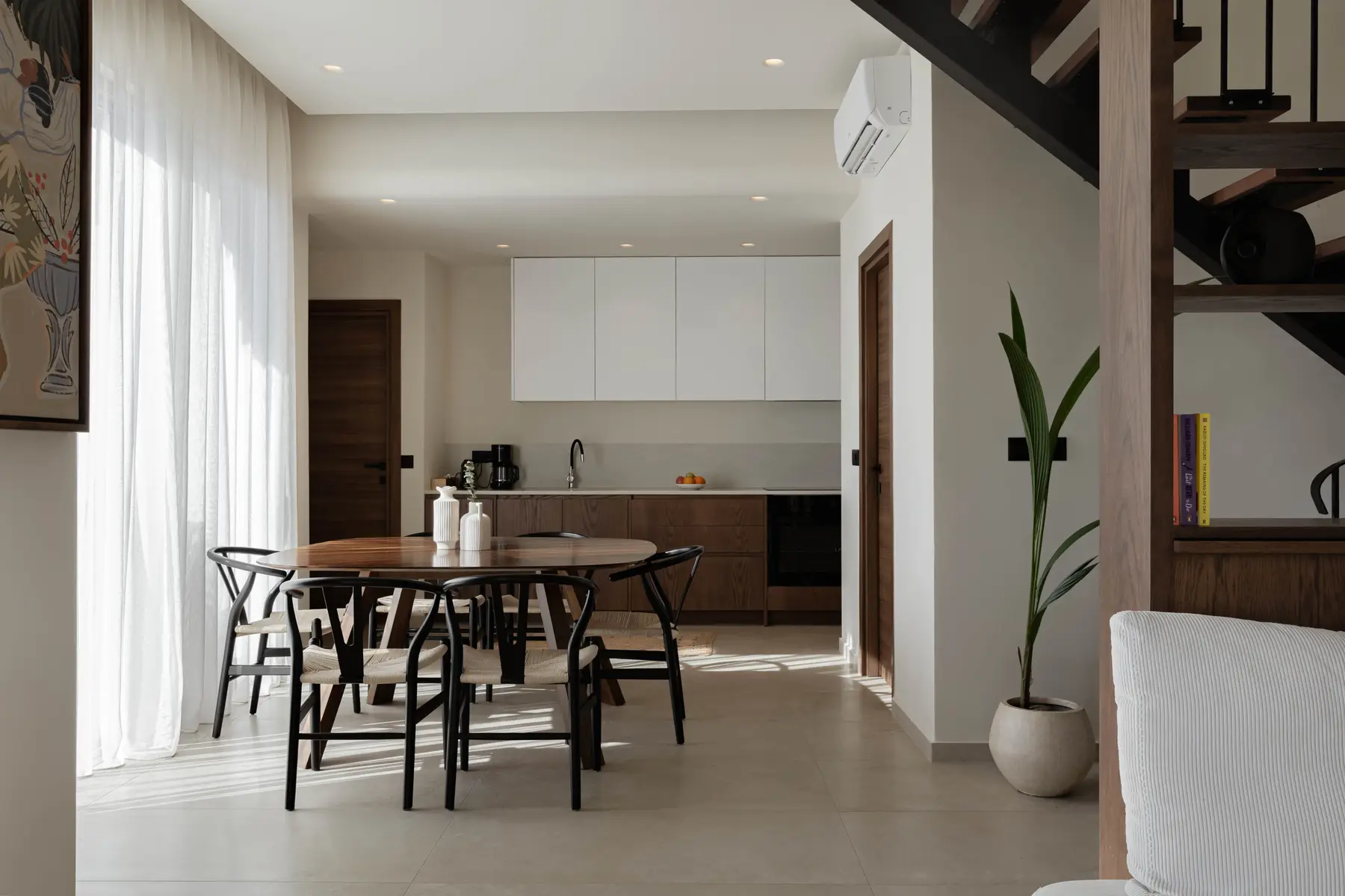 Open-plan dining and kitchen of the Deluxe Suite