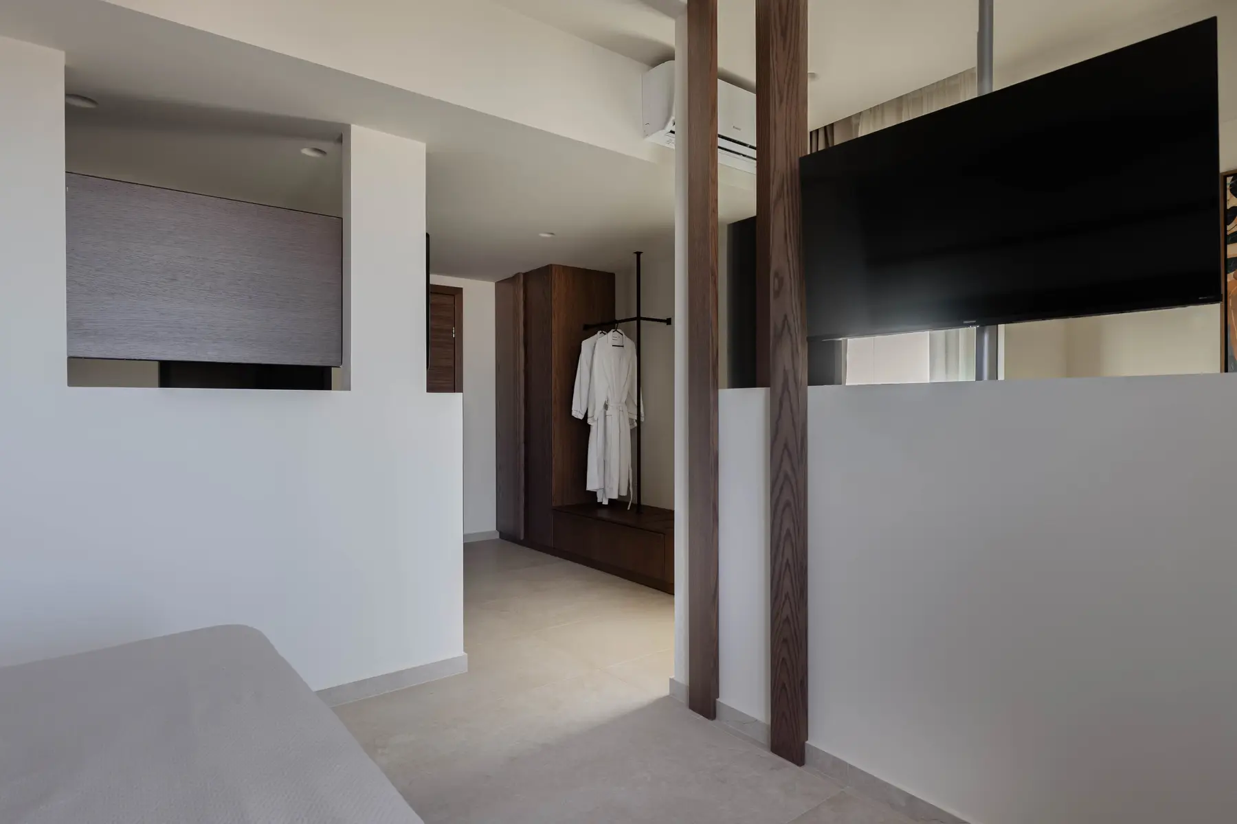 Dressing area with robe rack between the bedrooms